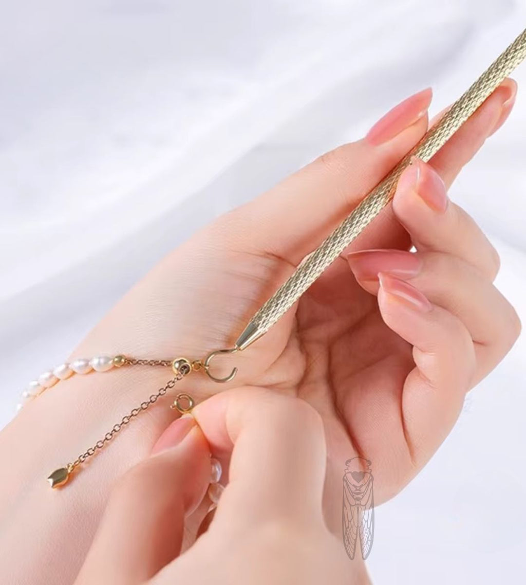 Crochet aide attache bracelets
