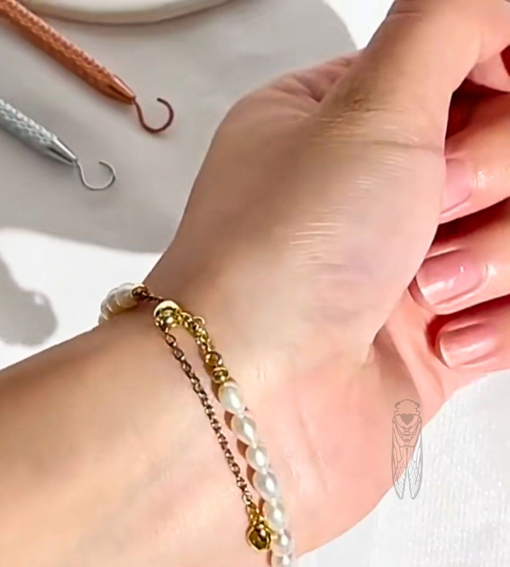 Crochet aide attache bracelets
